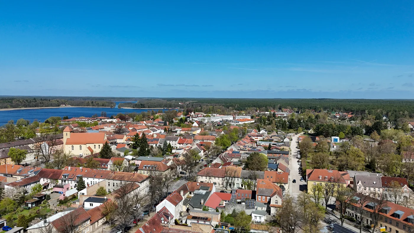 Luftbild Rheinsberg mit See und Altstadt